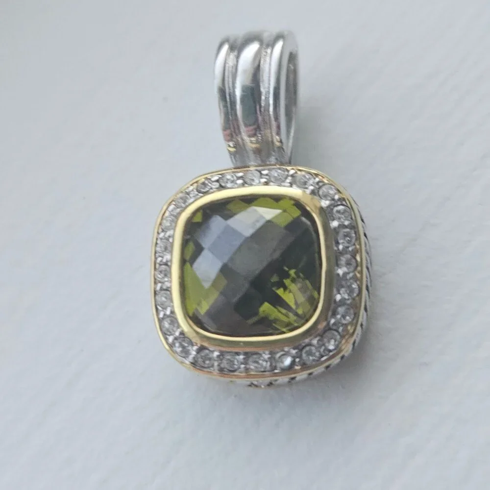 PENDANT WITH GREEN FACETED GLASS CENTER STONE SURROUNDED BY RHINESTONES